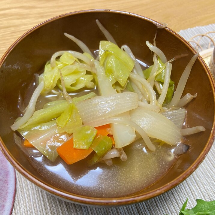 野菜たっぷり！ピリ辛味噌スープ